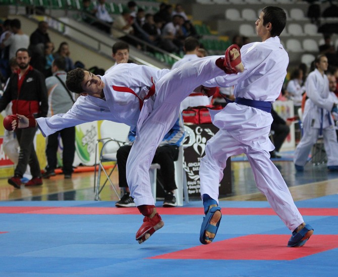 karadeniz-ve-hazar-ulkeleri-karate-sampiyonasi-rize’de-(4).jpg