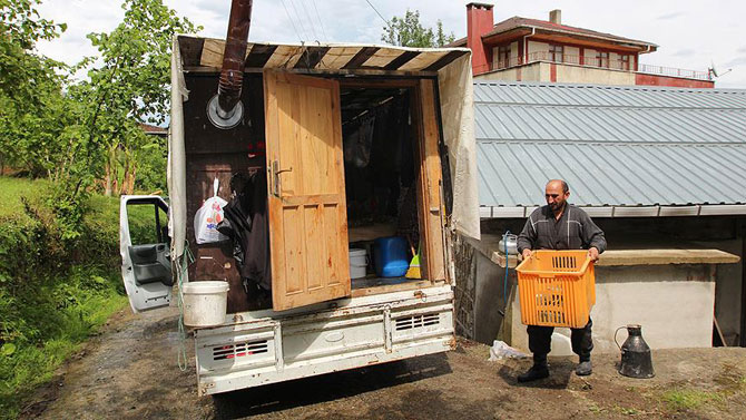 karadenizli-coban-cadir-kurmaktan-bikinca--53.jpg karadenizli-coban-cadir-kurmaktan-bikinca--53.jpg