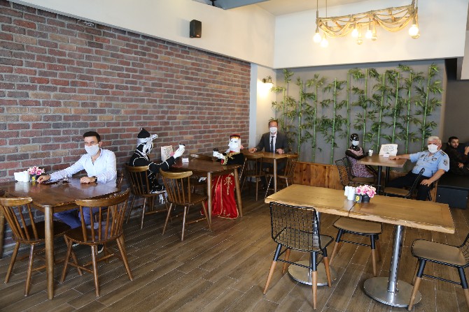 karadenizli-kafe-isletmecisinden-ilginc-sosyal-mesafe-onlemi-(5).jpg
