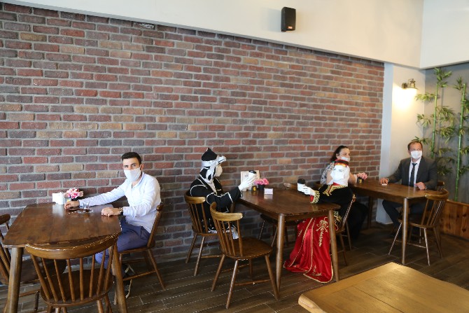 karadenizli-kafe-isletmecisinden-ilginc-sosyal-mesafe-onlemi-(7).jpg
