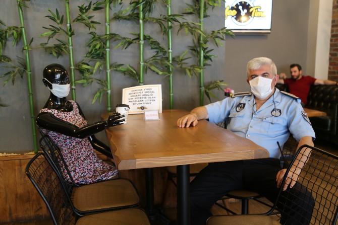 karadenizli-kafe-isletmecisinden-ilginc-sosyal-mesafe-onlemi-(9).jpg
