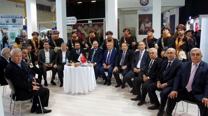 kardes-borsalar-yorex’de-urunlerini-birlikte-tanitti-(1).jpg