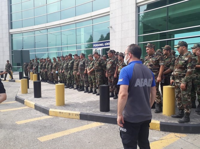 kardes-ulke-azerbaycandan-itfaiye-ekipleri-gelmeye-devam-ediyor-3.jpg
