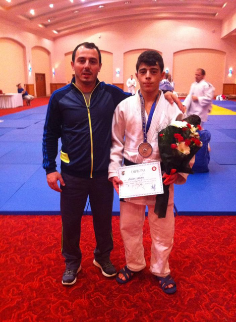 kasim-erkan-rizeli-milli-judocu-gumus-madalya-ile-dondu-1.jpg kasim-erkan-rizeli-milli-judocu-gumus-madalya-ile-dondu-1.jpg