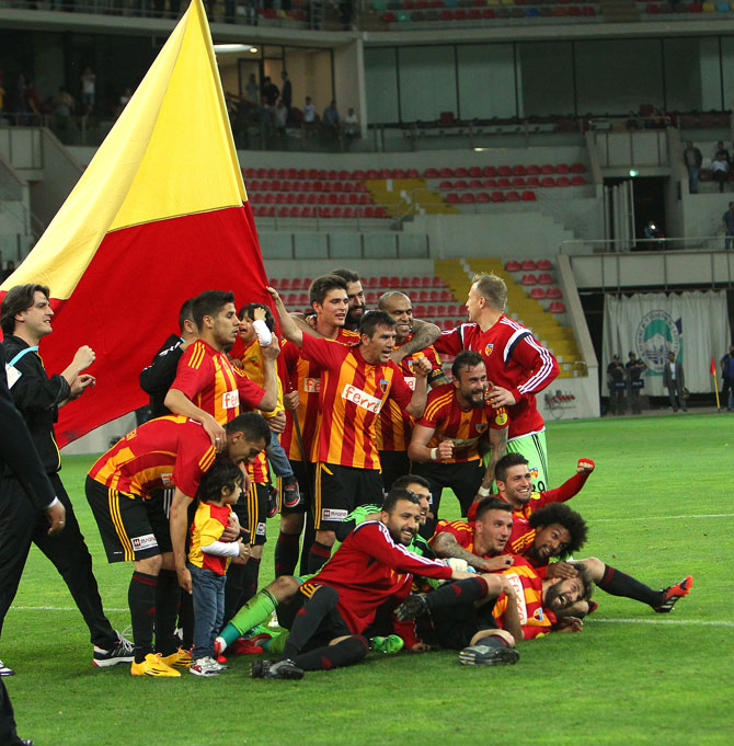 kayserispor-kupasini-aldi3.jpg