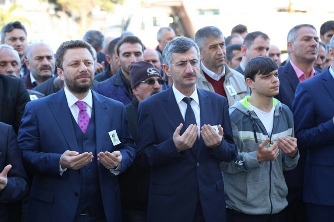 kazada-hayatini-kaybeden-il-ozel-idaresi-personeli-adem-ali-turut,-ebediyete-ugurlandi-(3).jpg