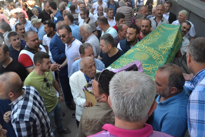 kazada-olen-emekli-ogretmen-fehmiye-surucu,-rize’de-defnedildi-(14)-001.jpg