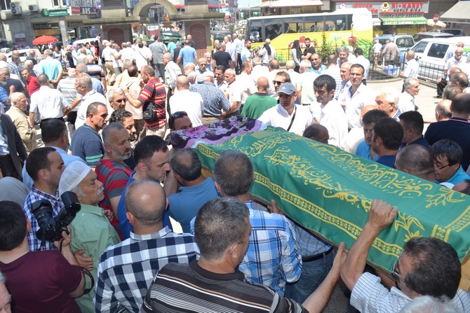 kazada-olen-emekli-ogretmen-fehmiye-surucu,-rize’de-defnedildi-(15)-001.jpg