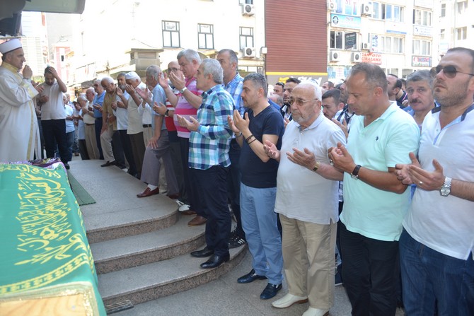 kazada-olen-emekli-ogretmen-fehmiye-surucu,-rize’de-defnedildi-(8).jpg