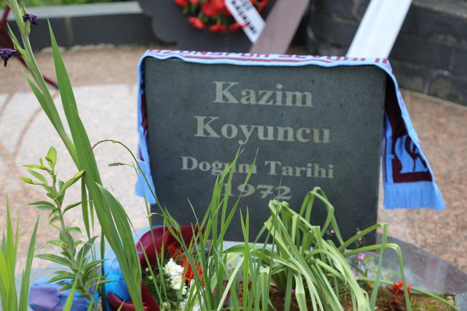 kazim-koyuncu-olumunun-17-yilinda-mezari-basinda-anildi-6.jpg