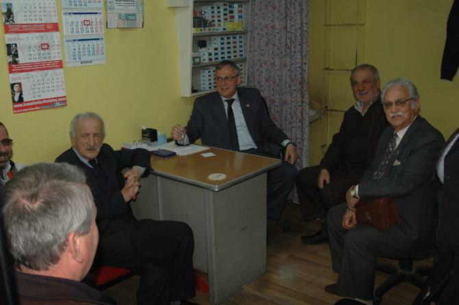 kenan-biyik-kanburoglu-sokakta2.jpg kenan-biyik-kanburoglu-sokakta2.jpg