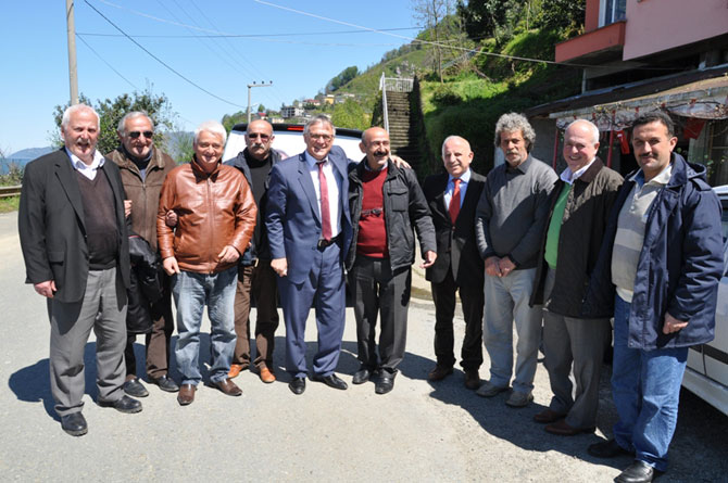 kenan-biyik-rizelileri-kucakliyor1.jpg kenan-biyik-rizelileri-kucakliyor1.jpg