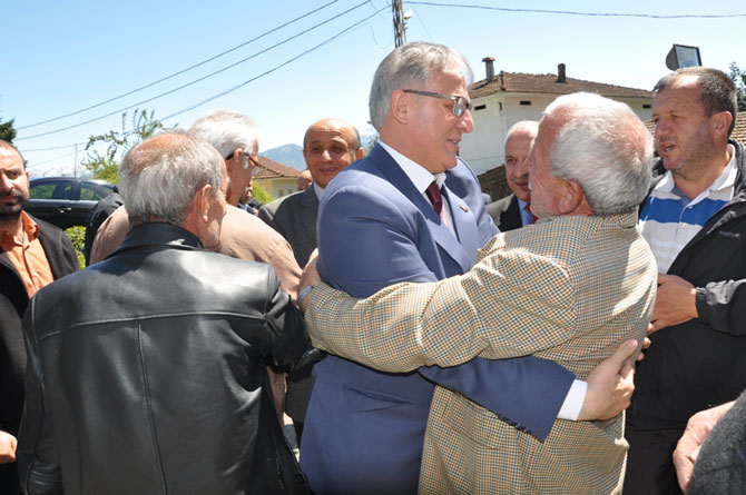 kenan-biyik-rizelileri-kucakliyor4.jpg kenan-biyik-rizelileri-kucakliyor4.jpg