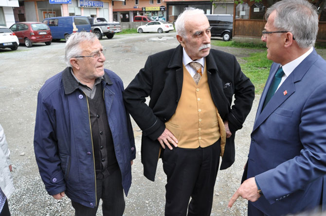 kenan-biyik-ve-candan-eyuboglu-cayelinde-3.jpg kenan-biyik-ve-candan-eyuboglu-cayelinde-3.jpg