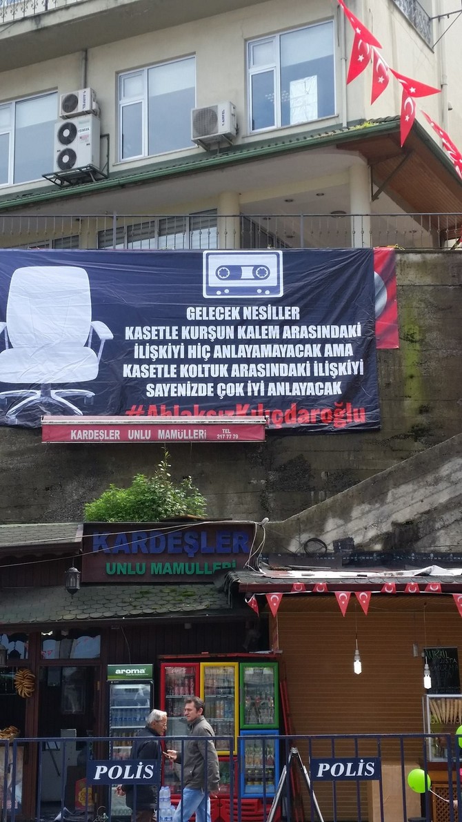 kilicdaroglu’na-rize’de-pankartli-protesto-(7).jpg