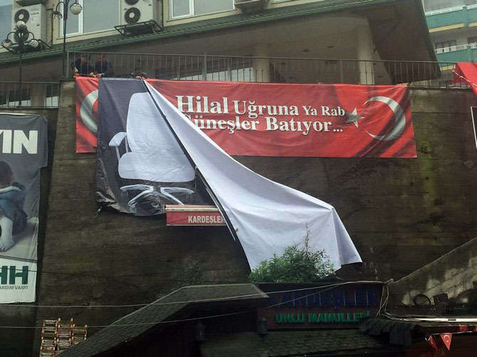 kilicdaroglu’na-rize’de-pankartli-protesto2.jpg kilicdaroglu’na-rize’de-pankartli-protesto2.jpg