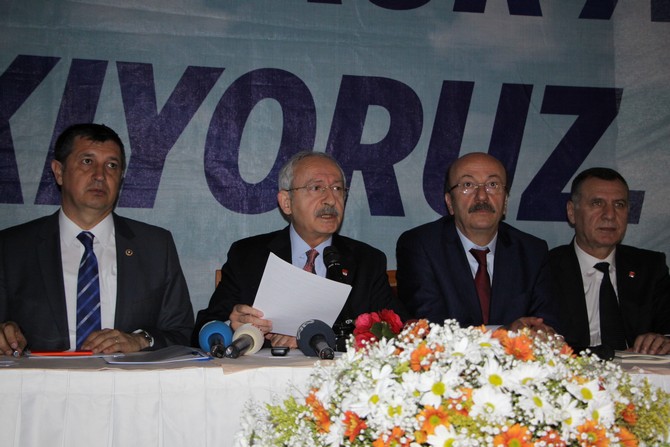 kilicdaroglu-rizede-stk-temsilcileri-ile-bir-araya-geldi-(2).jpg