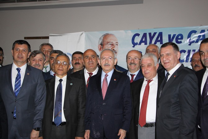 kilicdaroglu-rizede-stk-temsilcileri-ile-bir-araya-geldi-(7).jpg