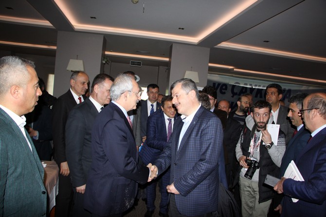 kilicdaroglu-rizede-stk-temsilcileri-ile-bir-araya-geldi-(9).jpg