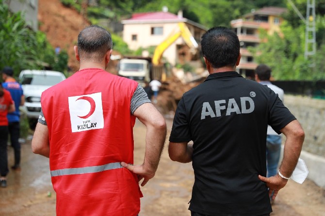 kizilayin-sel-magdurlarina-yardimlari-suruyor-4.jpg