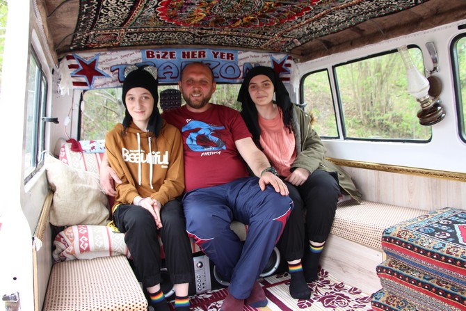 kizlari-agac-ev-istedi,-o-onlara-minibusten-ev-yapti-(10).jpg