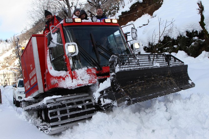 koah-hastasi,-paletli-kar-ambulansiyla-hastaneye-ulastirildi-(3).jpg
