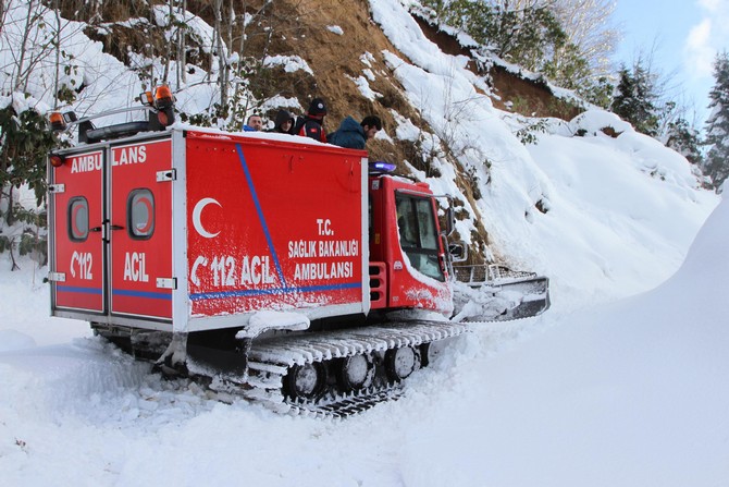 koah-hastasi,-paletli-kar-ambulansiyla-hastaneye-ulastirildi-(5).jpg