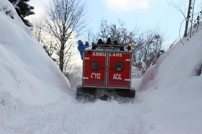 koah-hastasi,-paletli-kar-ambulansiyla-hastaneye-ulastirildi-(6).jpg