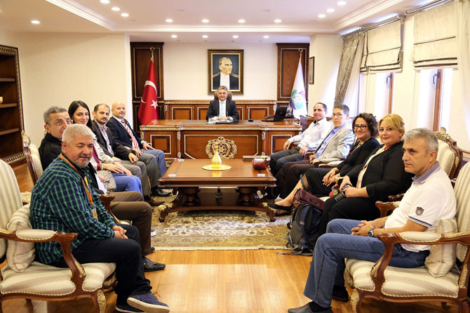 kocaeli-gazeteciler-cemiyeti-baskani-ve-turkiye-gazeteciler-federasyonu-yonetim-kurulu-uyesi-cetin-gurolu-makaminda-kabul-etti-1.jpg kocaeli-gazeteciler-cemiyeti-baskani-ve-turkiye-gazeteciler-federasyonu-yonetim-kurulu-uyesi-cetin-gurolu-makaminda-kabul-etti-1.jpg