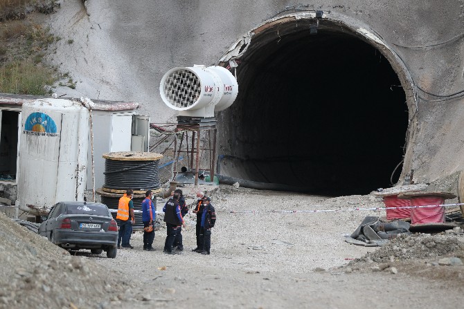 kop-dagi-tuneli-insaatinda-patlama-(7).jpg