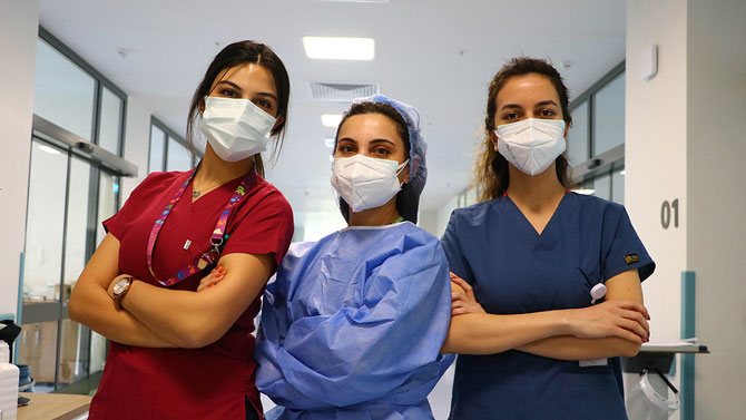 koronavirus-savascisi-hemsireler-tedbirlere-daha-fazla-uyulmasini-istiyor-1.jpg