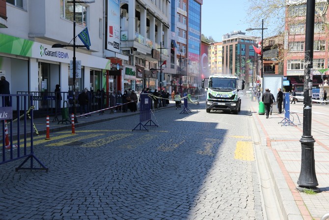 koronavirus-savascisi-mikronsis-araci-rize-cadde-ve-sokaklarinda-(7).jpg