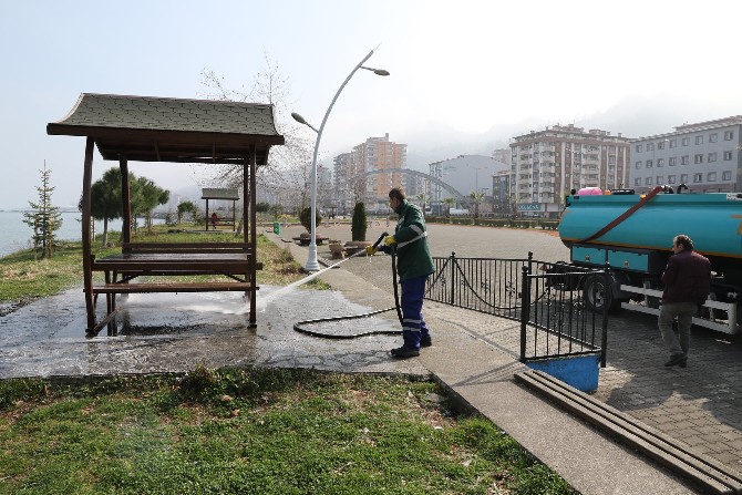 koronaviruse-karsi-rize-belediyesi-dezenfekte-calismalarini-arttirdi-(3).jpg