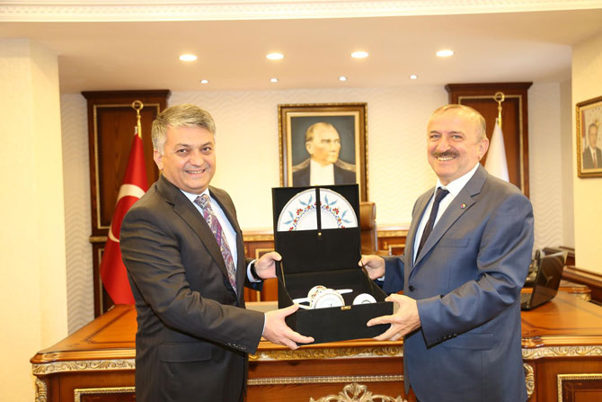 kto-yonetiminden-vali-yazici’ya-ziyaret3.jpg kto-yonetiminden-vali-yazici’ya-ziyaret3.jpg