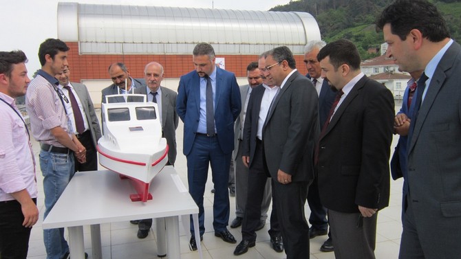 ktulu-ogrencilerden-gunes-enerjisi-ile-calisan-motosiklet-(4).jpg