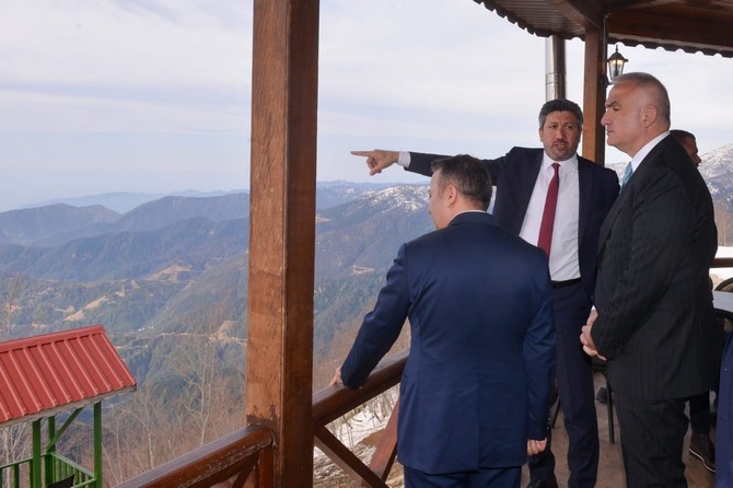 kultur-ve-turizm-bakani-ersoy-rize-guneysu-handuzu-yaylasinda-incelemede-2.jpg