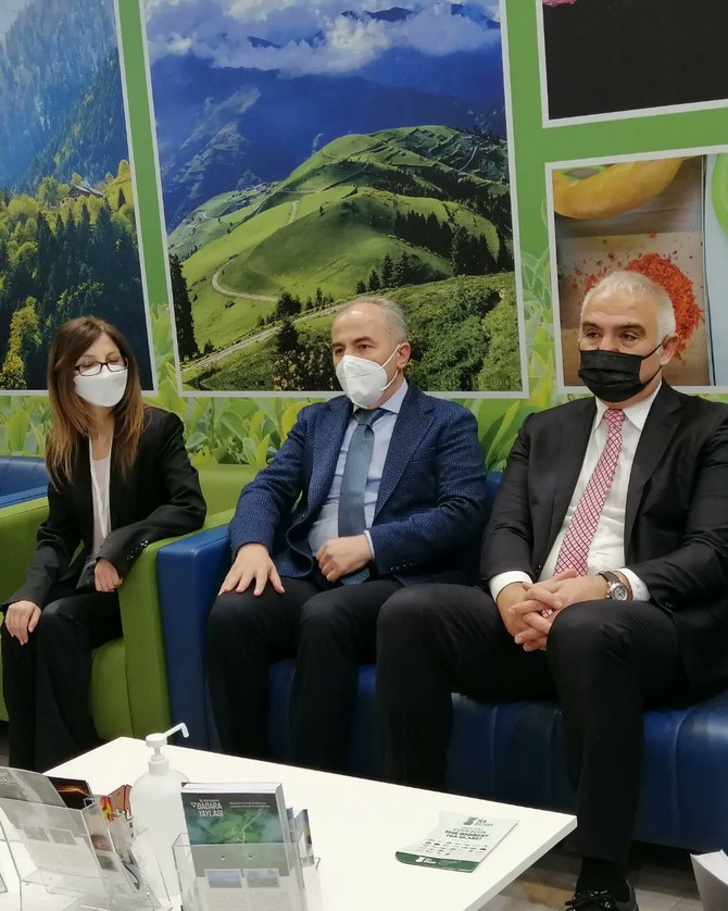 kultur-ve-turizm-bakani-mehmet-nuri-ersoy-acilisini-yaptigi-dogu-akdeniz-uluslararasi-turizm-ve-tanitim-fuarinda-emitt-yer-alan-rize-standini-ziyaret-etti-23.jpg