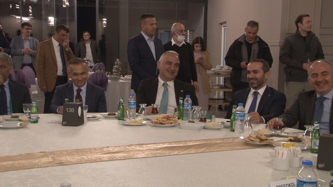 kultur-ve-turizm-bakani-mehmet-nuri-ersoy-rizede-iftara-katildi-2.jpg