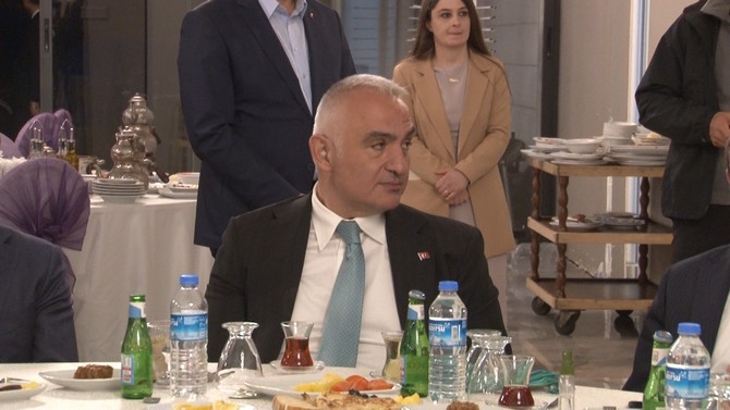kultur-ve-turizm-bakani-mehmet-nuri-ersoy-rizede-iftara-katildi-4.jpg