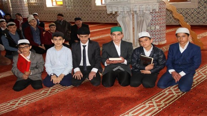 kur’an-i-kerimi-yuzunden-guzel-okuma-yarismasi-rize-il-finali-yapildi-(17).jpg