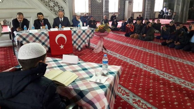 kur’an-i-kerimi-yuzunden-guzel-okuma-yarismasi-rize-il-finali-yapildi-(2).jpg