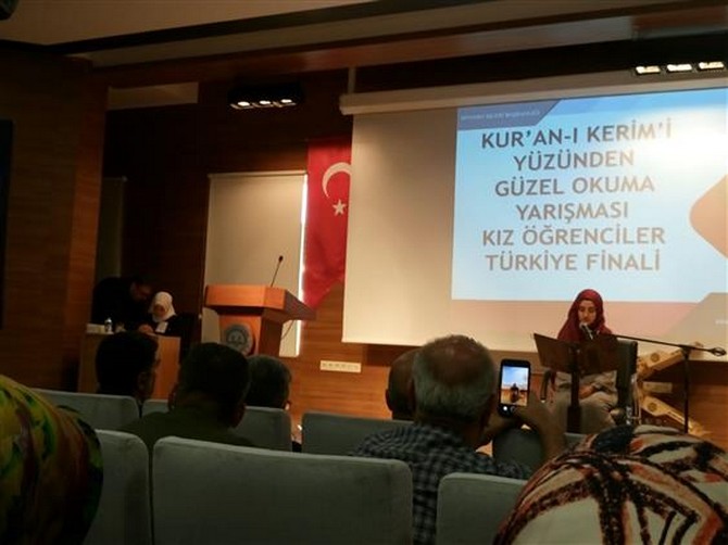 kuran-i-kerimi-guzel-okuma-yarismasi-(6).jpg