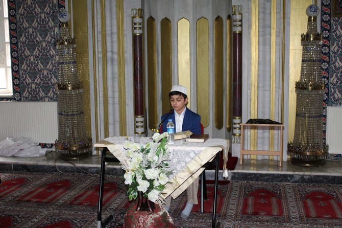 kuran-i-kerimi-yuzunden-guzel-okuma-yarismasi-rize-il-finali-yapildi-(10).jpg