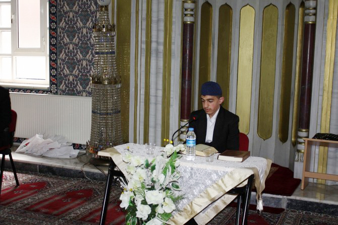 kuran-i-kerimi-yuzunden-guzel-okuma-yarismasi-rize-il-finali-yapildi-(9).jpg