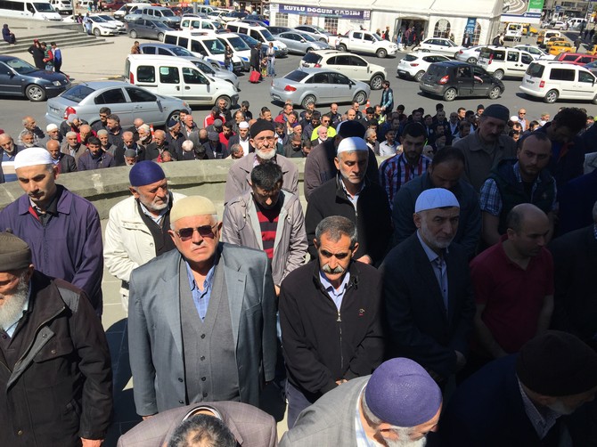 kursat-inan-icin-rizede-giyabi-cenaze-namazi-kilindi-(10).jpg