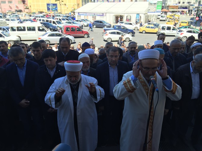 kursat-inan-icin-rizede-giyabi-cenaze-namazi-kilindi-(12).jpg