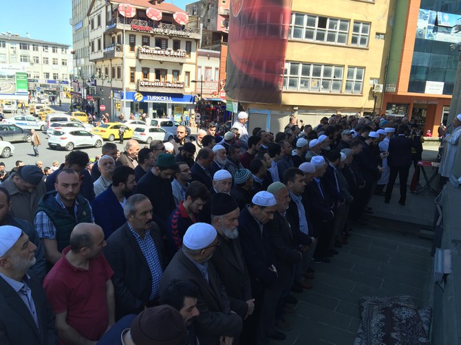 kursat-inan-icin-rizede-giyabi-cenaze-namazi-kilindi-(9).jpg