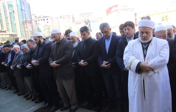 kursat-inan-rize-giyabi-cenaze-namazi-(5).jpg