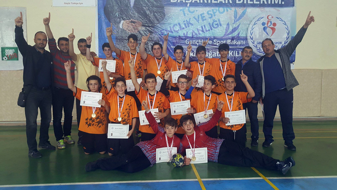 kurtulus-ortaokulu,-erzincan’da-yapilan-okul-sporlari-hentbol-yildiz-erkek-yari-final-musabakalarinda-1.-olarak-samsunda-yapilacak-turkiye-finallerine-katilmaya-hak-kazandi-2.jpg