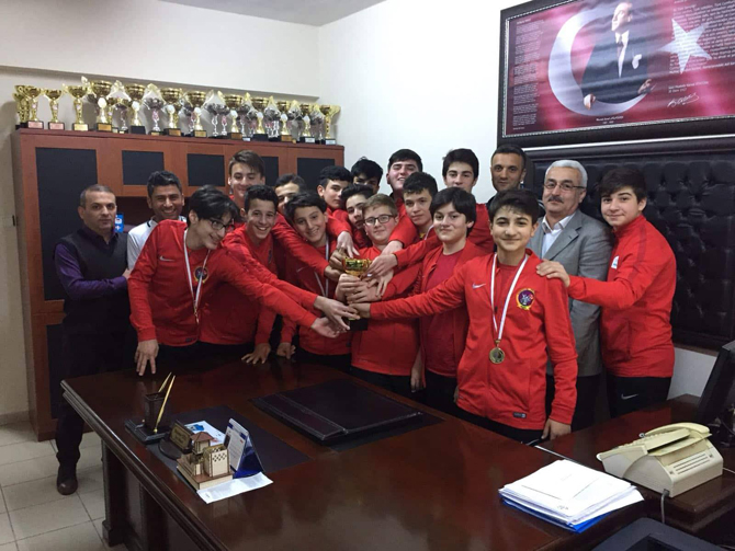 kurtulus-ortaokulu-hentbol-takimi-rize-2.jpg